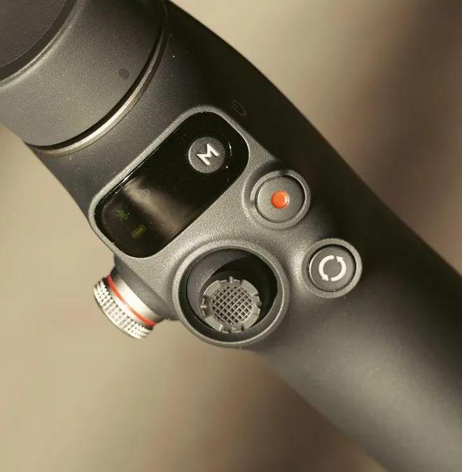 Moblie 7 Pro稳定器首发初体验！k8凯发一触即发549元！大疆OSMO(图7)