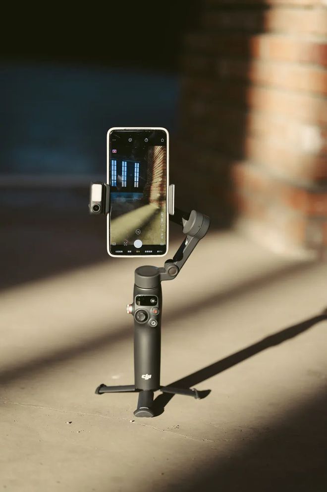 Moblie 7 Pro稳定器首发初体验！k8凯发一触即发549元！大疆OSMO(图11)